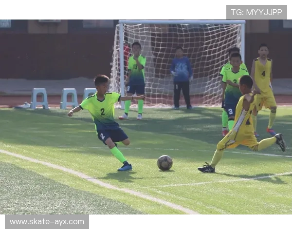 足球巨星背后的爱情故事 揭开绿茵场上的情感秘辛 足球巨星背后的爱情故事 揭开绿茵场上的情感秘辛