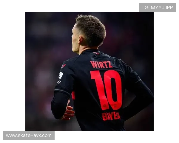 阿诺德足球传奇瞬间壁纸展现英勇拼搏与技艺非凡的球场魅力 阿诺德足球传奇瞬间壁纸展现英勇拼搏与技艺非凡的球场魅力